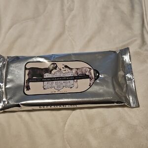 Beekman 1802 Goat Milk Facial Wipes in Silver Packaging